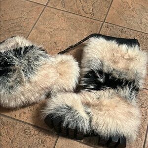 Elegant Faux Fur Women's Winter Boots